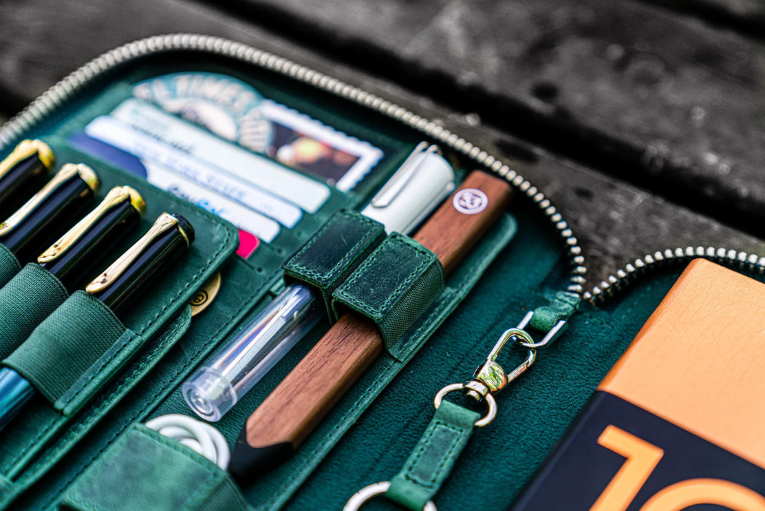 Zippered Leather A5 Notebook & Pen Folio - Forest Green