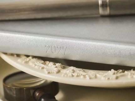 Hobonichi Techo Weeks 2027 - Leather - Noble Silver