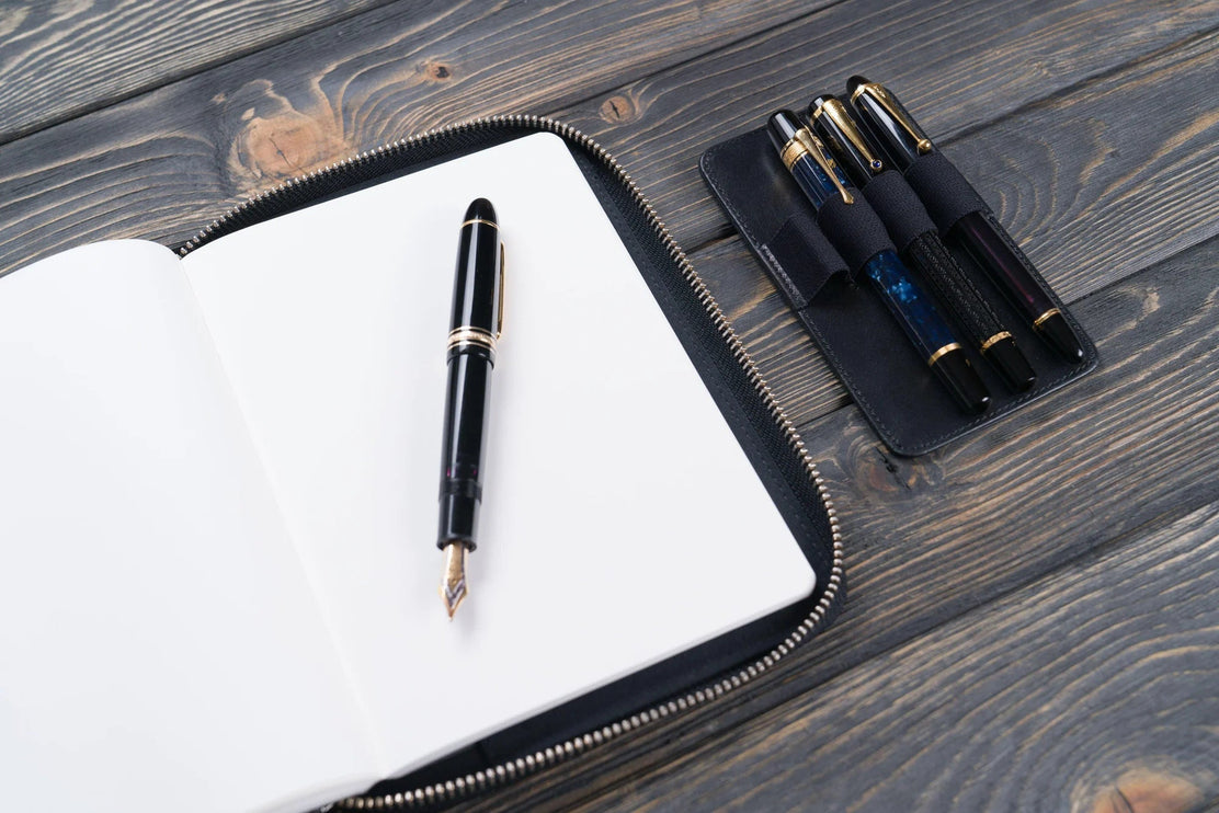 Folio de Cuero para cuaderno y plumas - Black - ColorSwatch