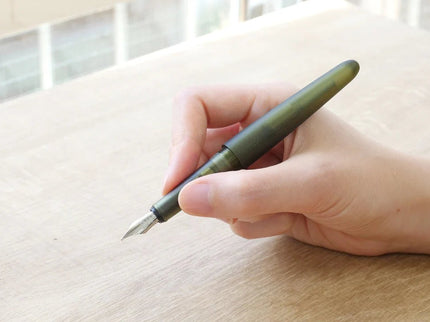 Frost - Fountain Pen - Translucent - ColorSwatch