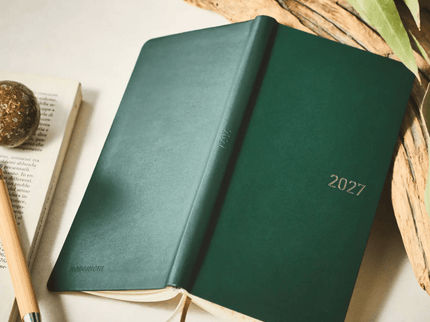 Hobonichi Techo Weeks 2027 - Leather - Forest Green - ColorSwatch