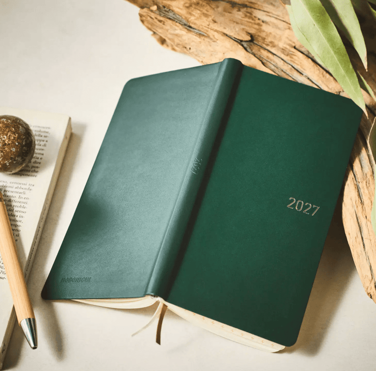 Hobonichi Techo Weeks 2027 - Leather - Forest Green - ColorSwatch