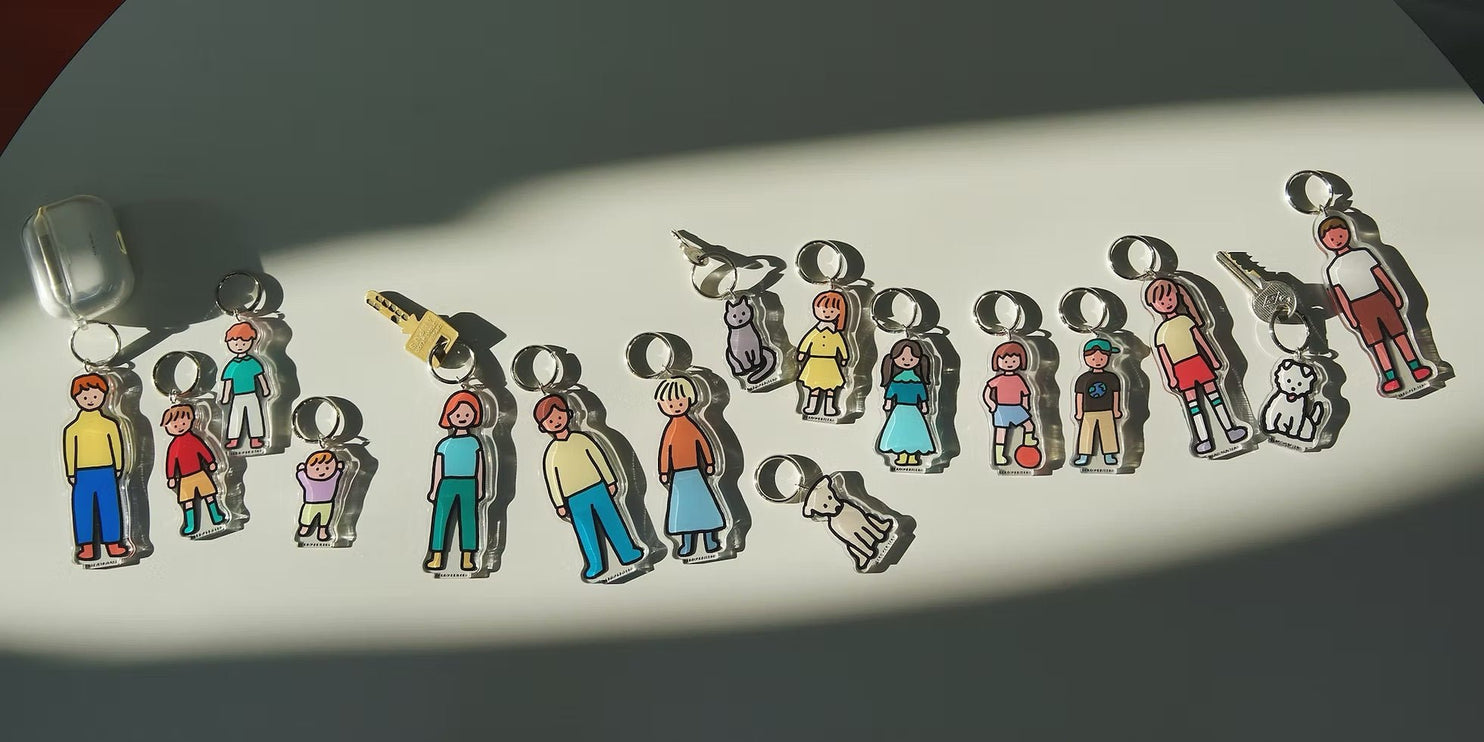 Llavero - Woman with Dog - ColorSwatch