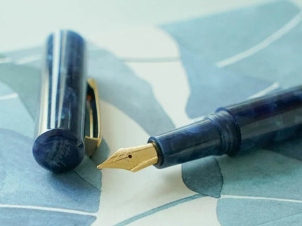 Marbled Fountain Pen - White - ColorSwatch