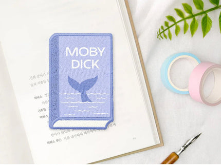 Marcapáginas Bordado Wearingeul - Clásicos Literarios - ColorSwatch