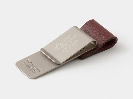 Pen Holder 016 - TRAVELER'S notebook - Red (Love and trip) - ColorSwatch