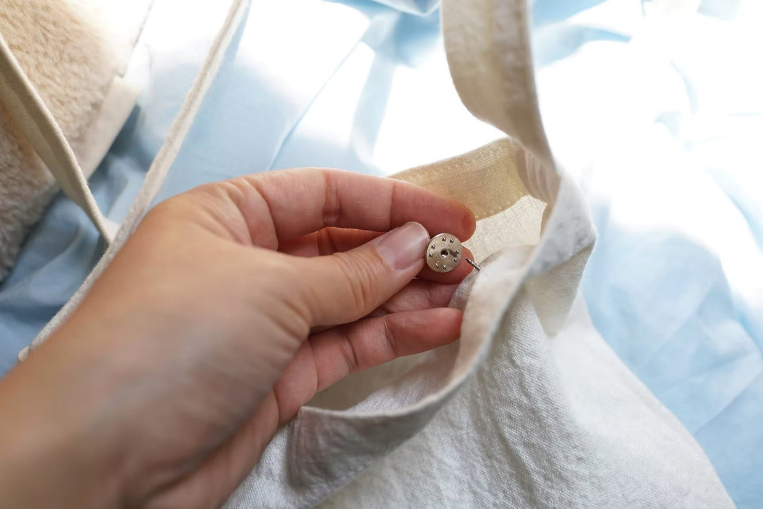 Pin - White Puppy - ColorSwatch