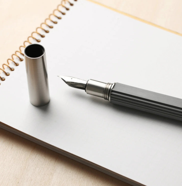 Pluma Fuente de Concreto - Contour - ColorSwatch