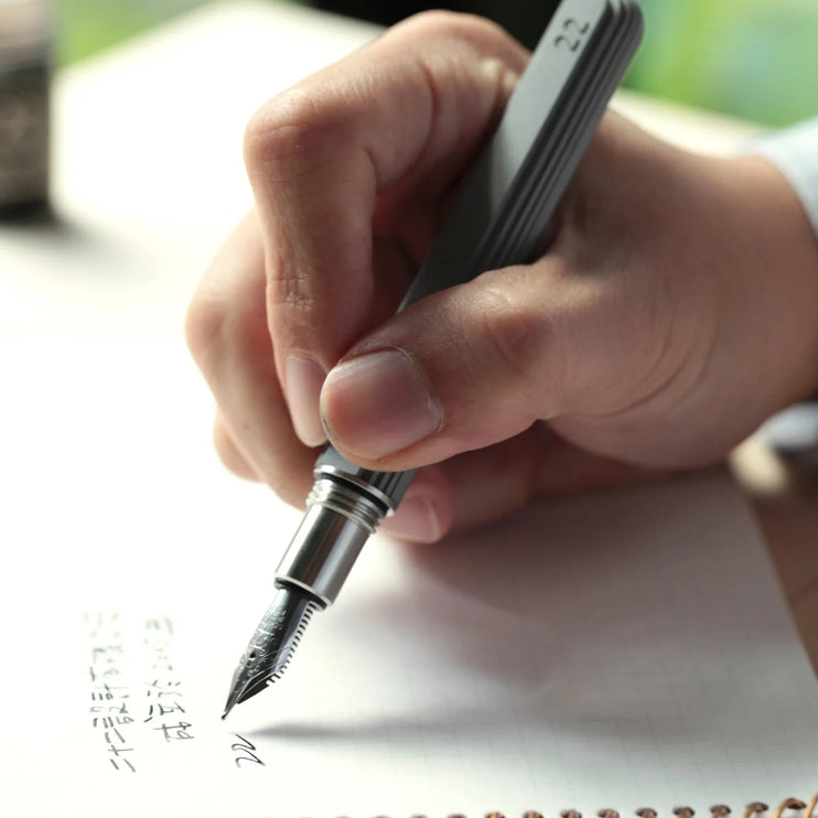 Pluma Fuente de Concreto - Contour - ColorSwatch