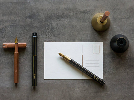 Pluma Fuente de Escritorio - Brass - Negro - ColorSwatch