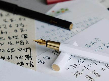 Pluma Fuente de Resina - Blanco - M - ColorSwatch