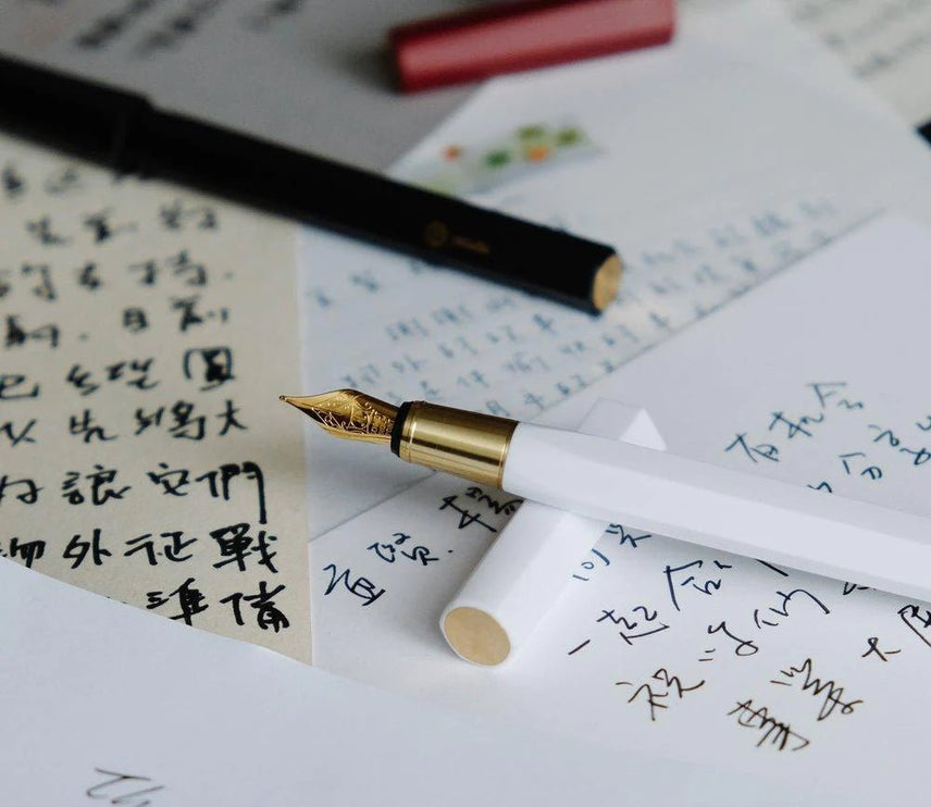 Pluma Fuente de Resina - Negro - M - ColorSwatch