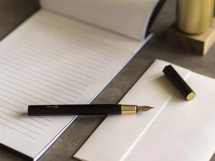 Pluma Fuente de Resina - Negro - M - ColorSwatch