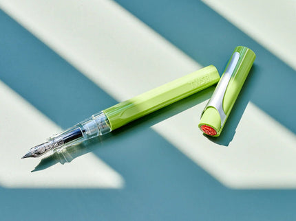 Pluma Fuente Swipe - Pear Green - ColorSwatch