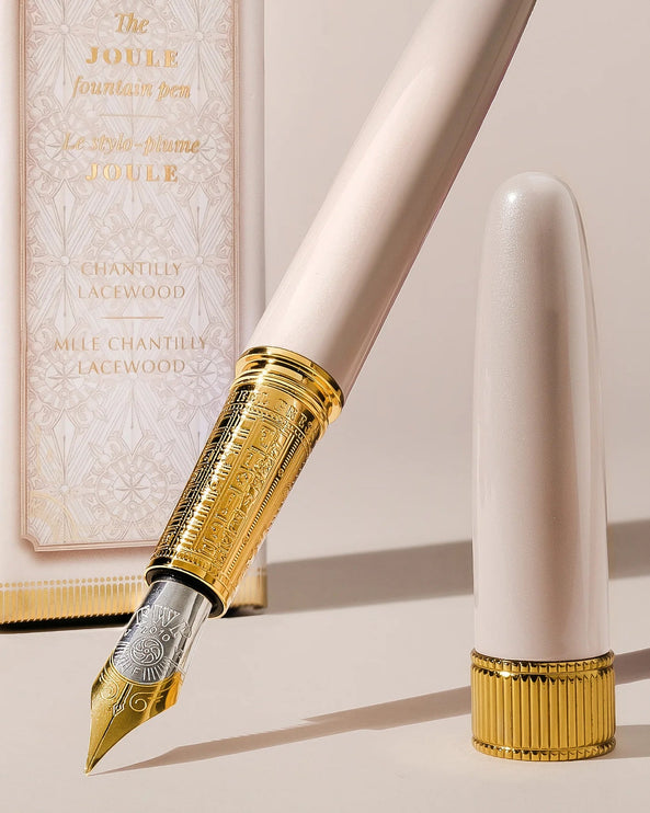 Pluma Fuente - The Joule - Chantilly Lacewood - ColorSwatch