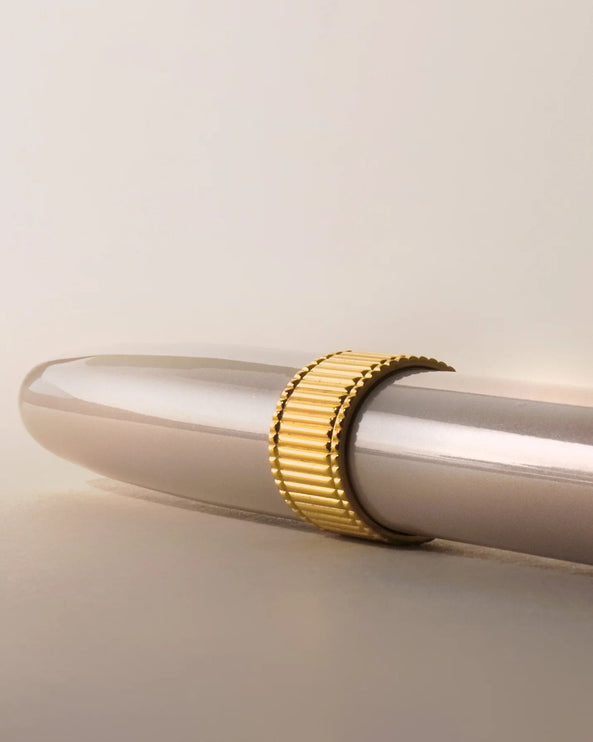 Pluma Fuente - The Joule - Chantilly Lacewood - ColorSwatch