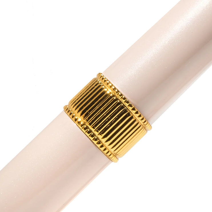 Pluma Fuente - The Joule - Chantilly Lacewood - ColorSwatch