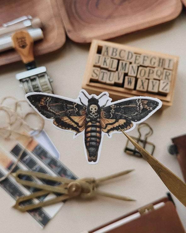 Sticker de Vinilo - Death's-Head Hawkmoth - ColorSwatch