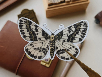 Sticker de Vinilo - Magpie Moth - ColorSwatch