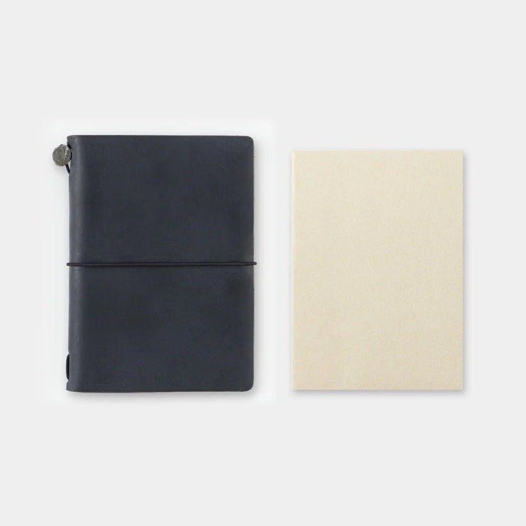 TRAVELER's notebook Refill - Passport - 05 Light Paper - ColorSwatch