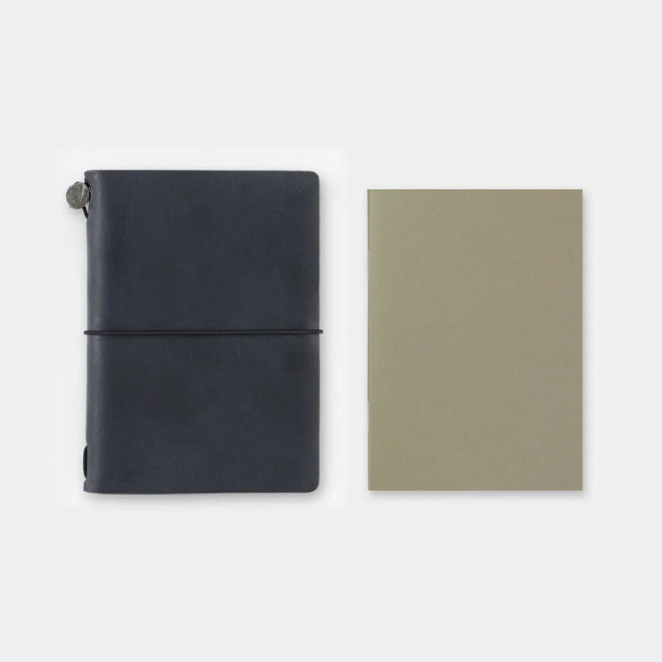 TRAVELER's notebook Refill - Passport - Free Diary Weekly - ColorSwatch