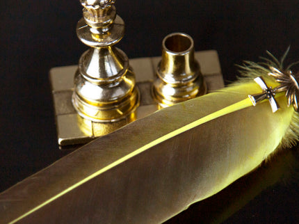 Psyche Feather Pen & Holder Set