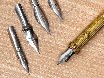 Psyche Feather Pen & Holder Set