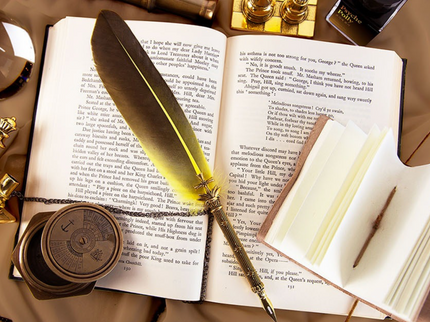 Psyche Feather Pen & Holder Set