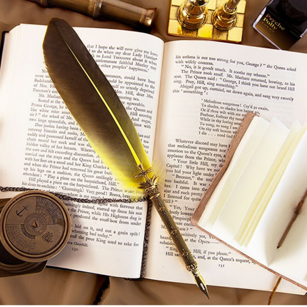 Psyche Feather Pen & Holder Set