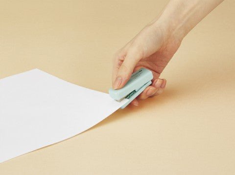 Engrapadora Mini Portátil - Menta - ColorSwatch