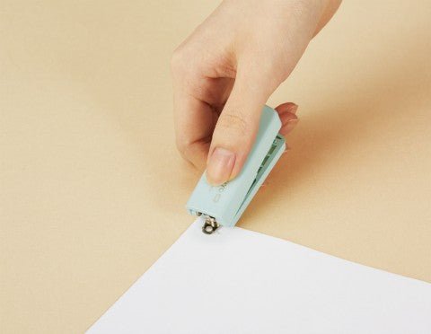 Engrapadora Mini Portátil - Menta - ColorSwatch